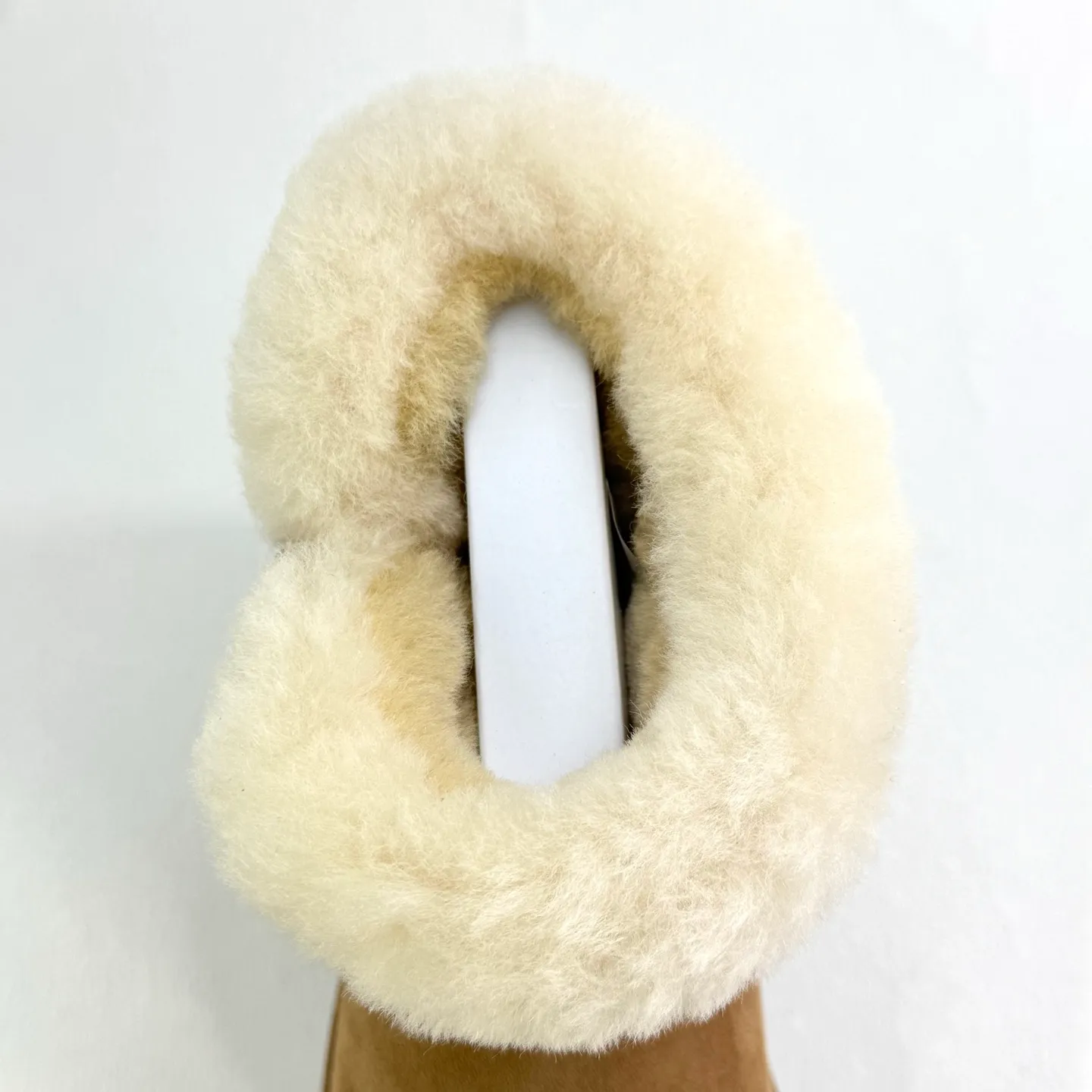 Pick up locally 💰480 The core recommendation is good price. The platform’s foreign trade is exclusive to UGG Classic Short II horn buckle women’s snow boots 1118816 Produced by the ten-year-old brand shoemaking factory production line. Pay attention to every detail. Longfeng A-grade genuine sheep fur is integrated. Completely built in accordance with the ZP process. Size: 35 36 37 38 39 40